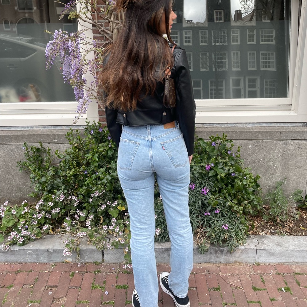 Levis light wash 501’s